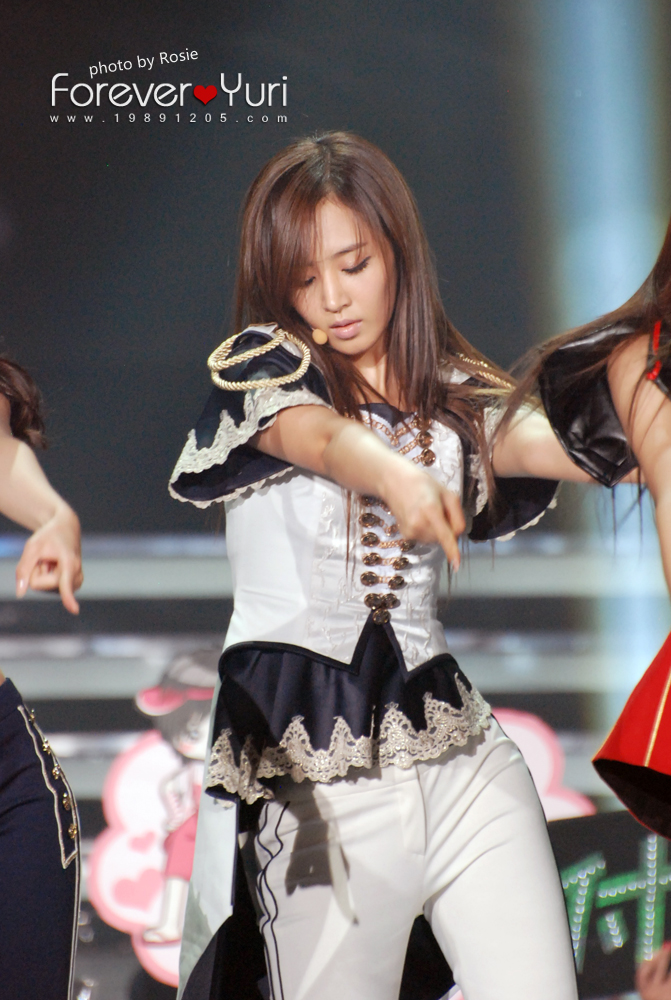 [CAP] 2011.11.08 Yuri en el  "Korea-China Song Festival parte 2" 0dsc_0166