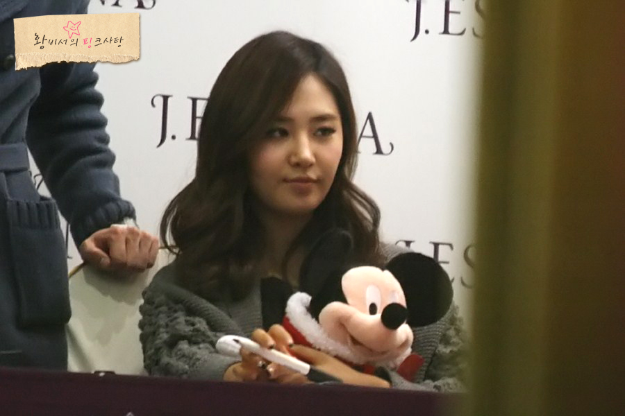 [CAP] 2011.12.04  SNSD en el Fansigning Event de J.Estina 6_filtered