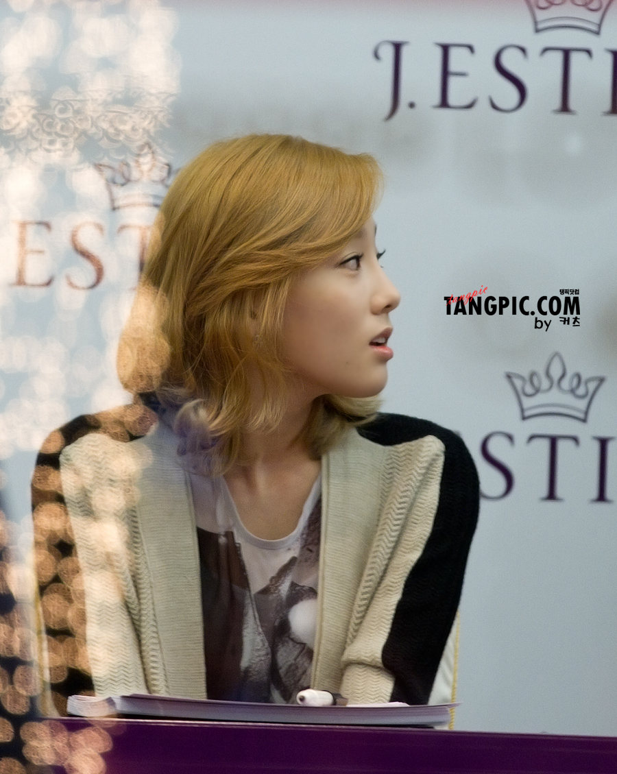 [CAPS] 2011.12.04 Taeyeon en el "J.Estina Fansigning Event" Img_3809