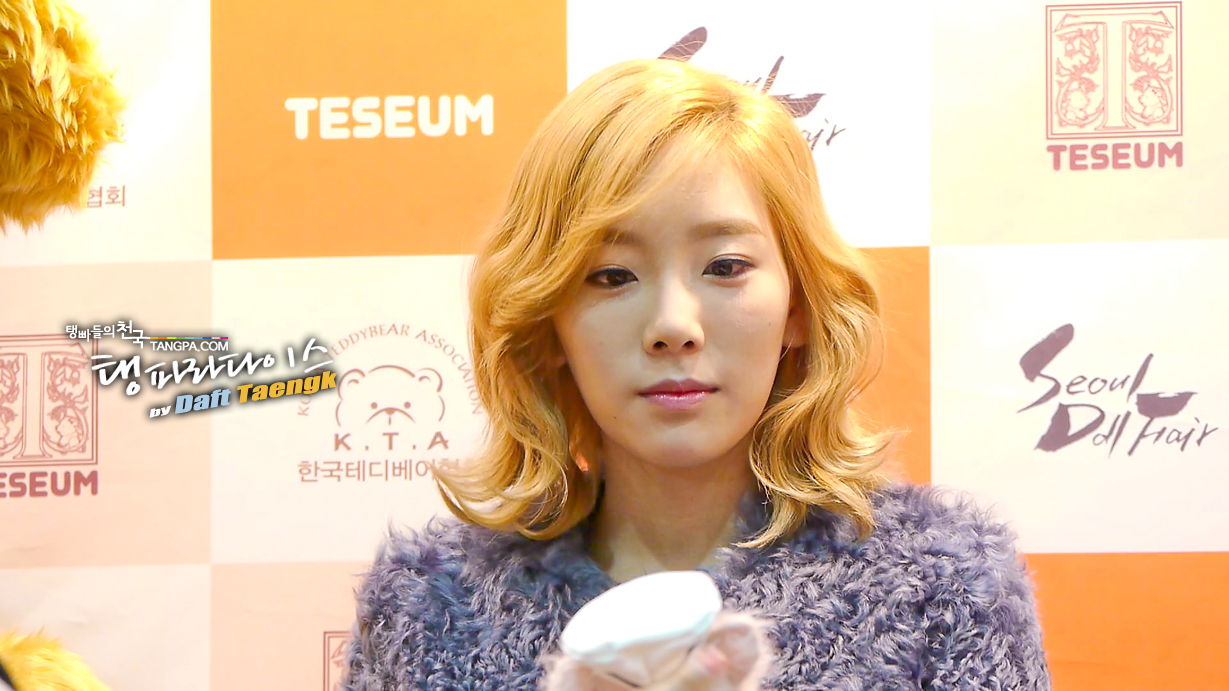 [CAPS] 2011.12.28 Taeyeon en "The 4th Seoul Doll Fair 2011" 111228_taeyeon01