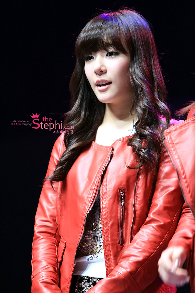 [CAP] 2011.11.07 Tiffany en el Showcase de "Fame"  Img_3416