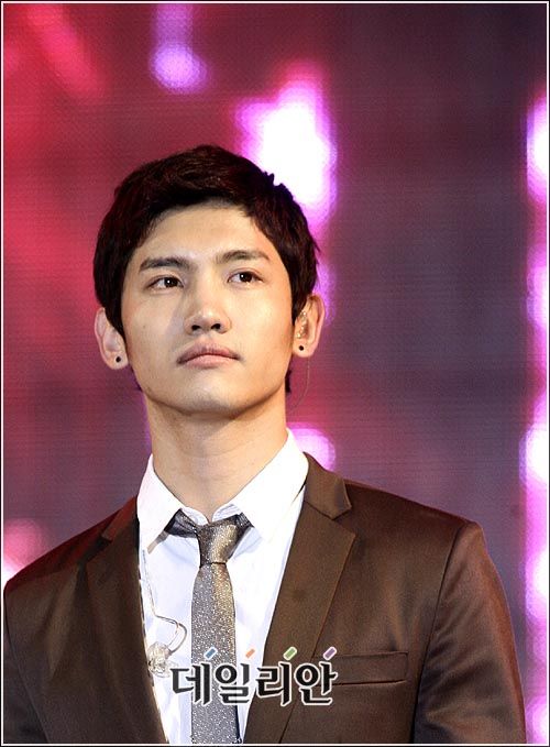 [Pics] Changmin @ Dream Concert Part 1 19a6c4c38c663f3a0ef477aa