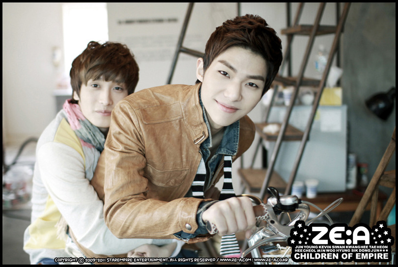 [OFFICIAL] ZE:A Lovability Album Histoy Book Julie_1