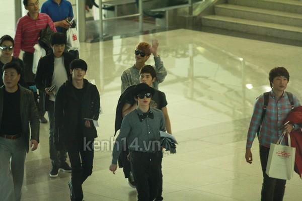 [OTHER] 121123 ZE: A @Tan Son Nhat airport & Hotel(Vietnam) 405167_503948812957481_1349406889_n