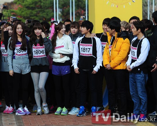 [OTHER] 121117 ZE:A @A Walk With the Stars(Korea Tourism Organization) 561537_501497539869275_1142905600_n