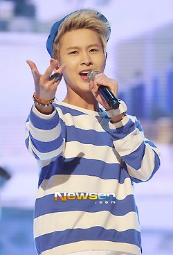 [NEWS] 130417 ZE:A Five @ Show Champion  488099_588340704524198_1990580443_n