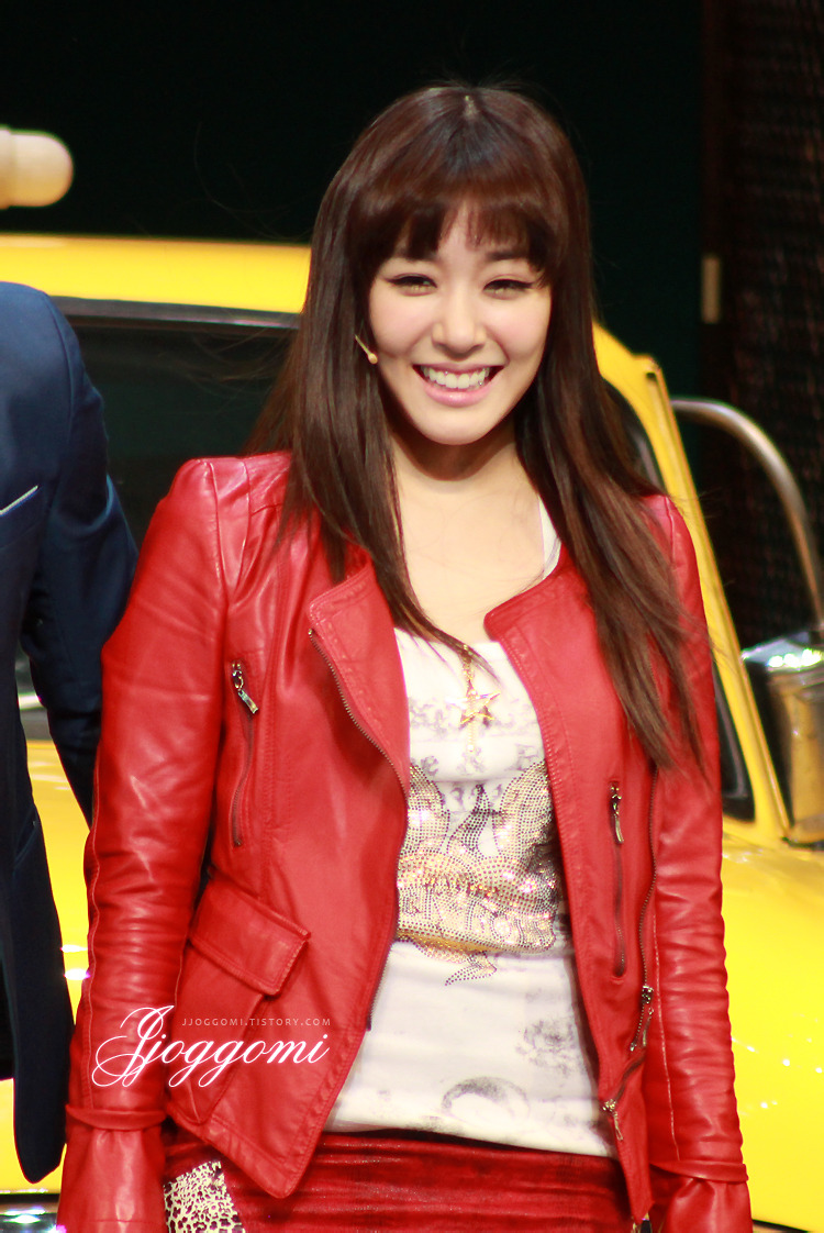 [CAPS] 2011.12.21 Tiffany en el musical "Fame" Img_8321