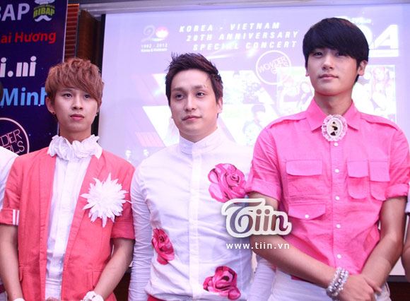 [OTHER] 121123 ZE:A @ Vietnam - MOA in Vietnam 2012 Press Conference 406930_503927162959646_1111260343_n