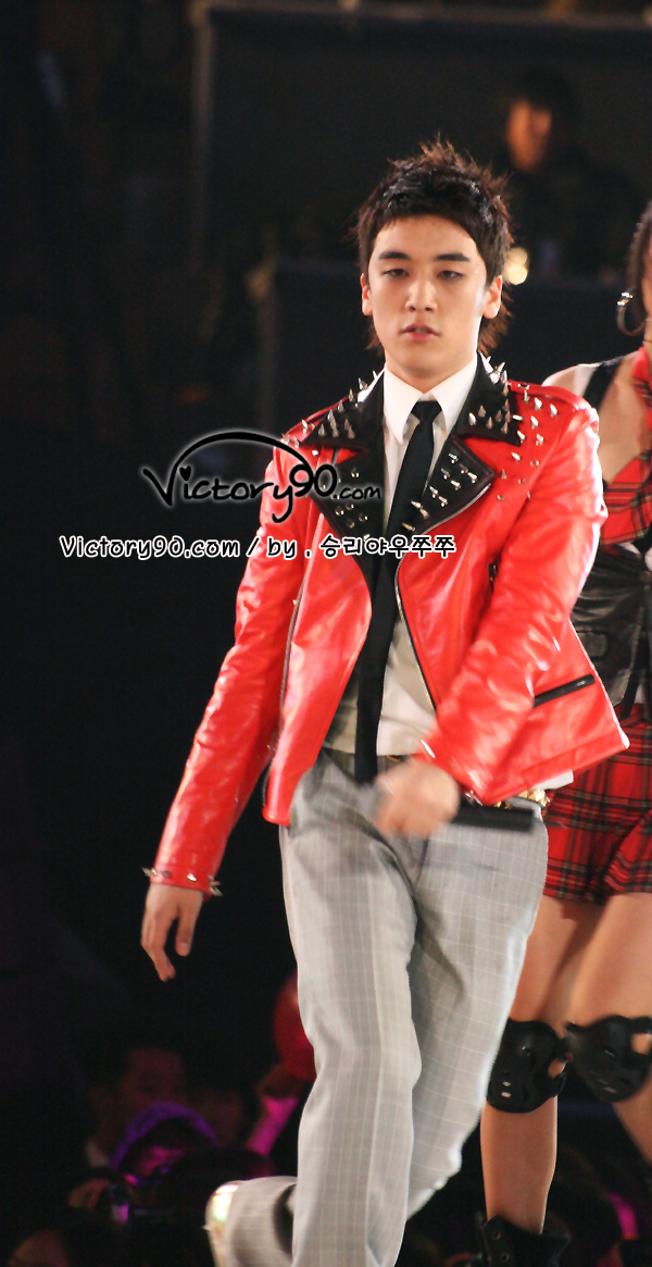 [Photos] SeungRi 20081115sr12