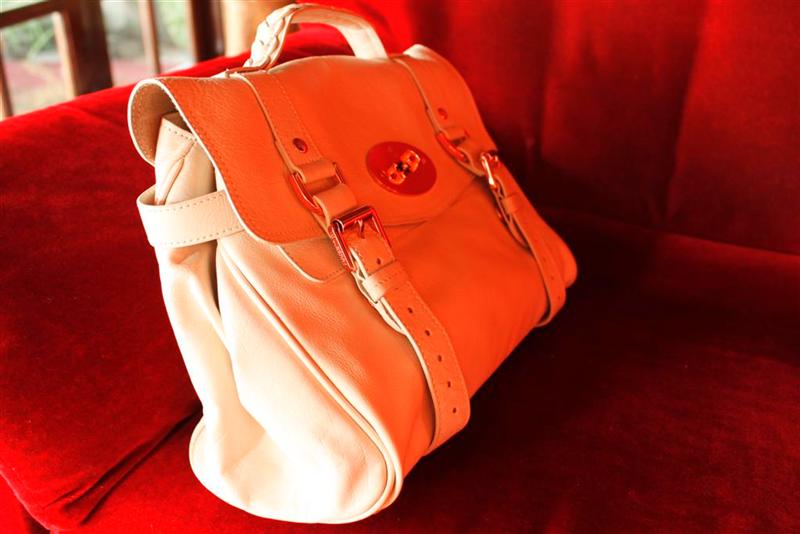 กระเป๋า Mulberry The Alexa Midium size สีขาว ราคา 38,000 บาท Picture072