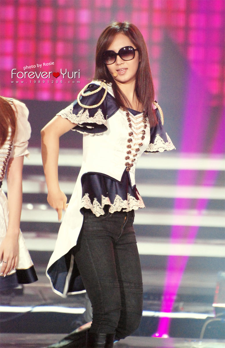 [CAP] 2011.11.08 Yuri en el  "Korea-China Song Festival parte 2" Dsc_0354