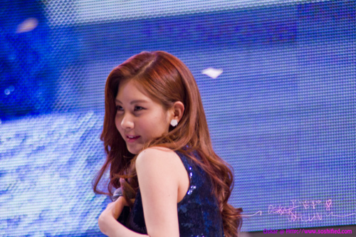  [SNSD] .Pics & Fancam : 110403 LG Cinema 3D . งานวันล่าสุด Tumblr_lj2zhcxl5p1qb1q3co1_500