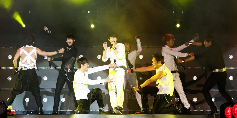 [OTHER] 121124 ZEA @ Vietnam - MOA in Vietnam 2012 - Performance 12575_3325030504275_1396358650_n