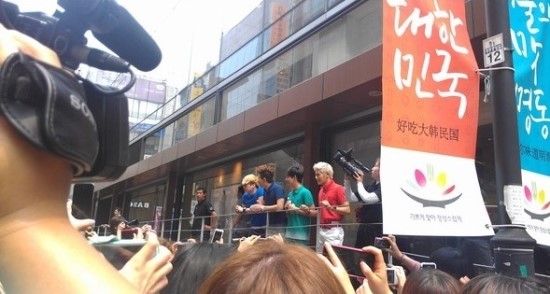 [EVENT] 120623 ZE:A Fighting project, Myeongdong 5hvaf