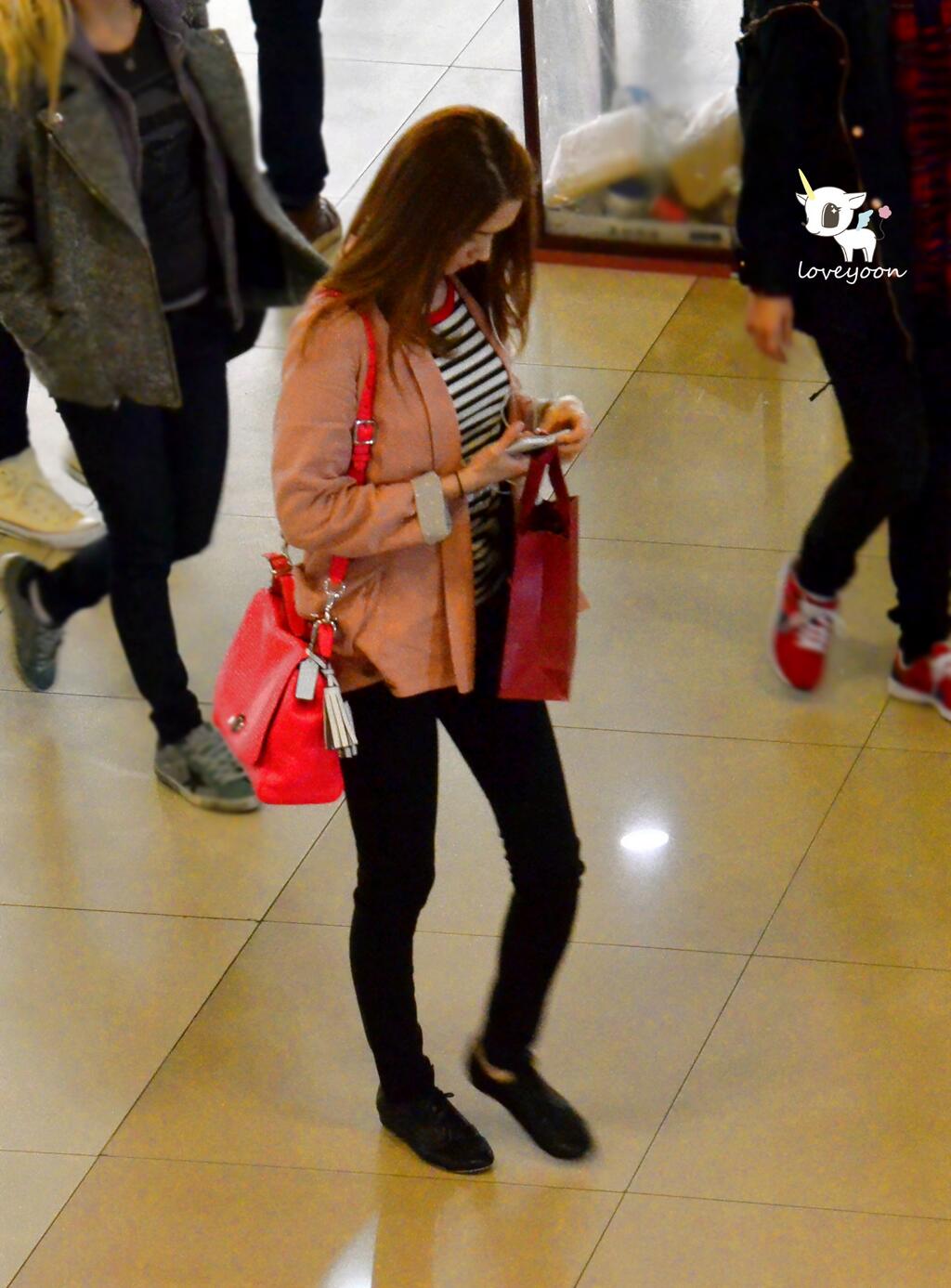 [Airport] 130416 SNSD @ Gimpo airport (6 pics) Bitevtxcuaabxjm.jpglarge