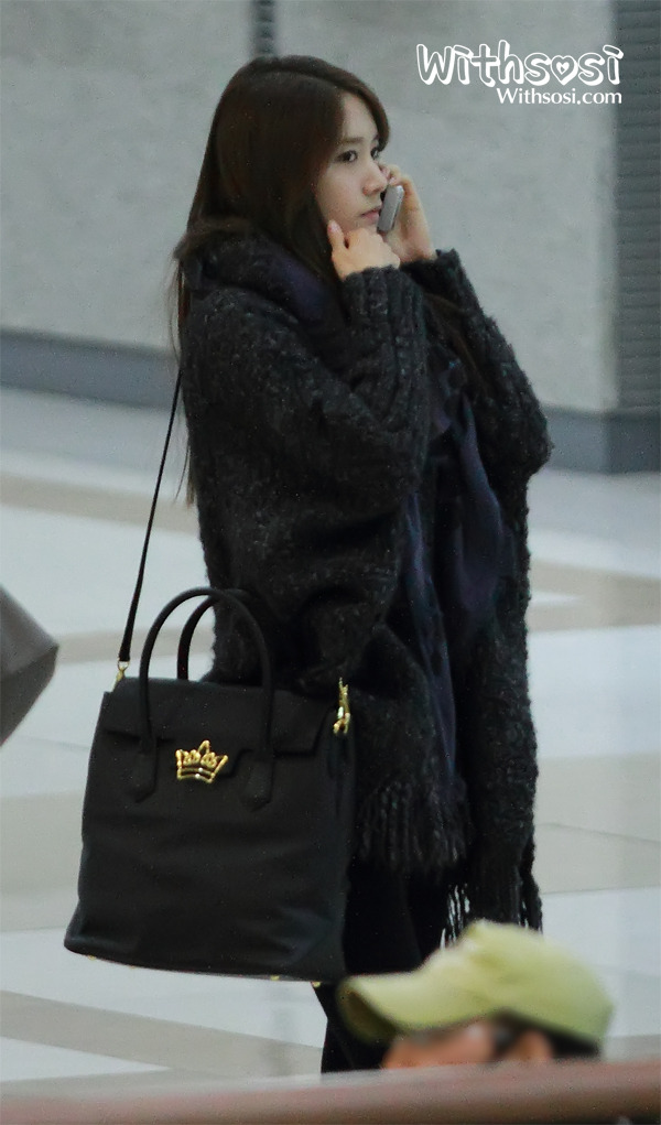 [CAPS] 2012.01.10   SNSD en el Aeropuerto Gimpo  rumbo a Osaka 1423d9474f0c37cf047c87.jpg