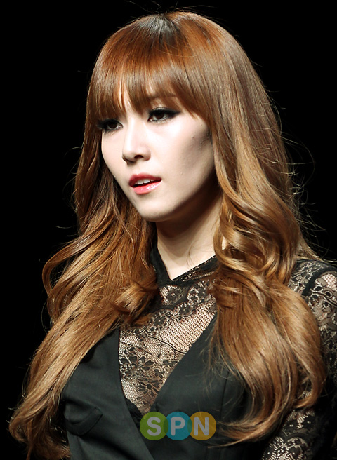 [SNSD] Pics & Fancam เจสสิก้าเดินแบบ Seoul Fashion Week  0f023