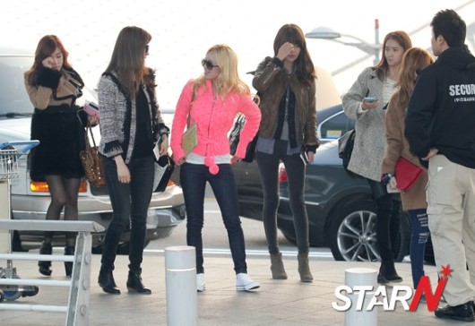 [PICS/FANTAKEN][22/11/2012]SNSD @Airport to Singapore 20121122082022379