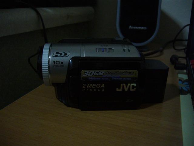 ขายกล้องถ่าย VDO JVC HD 30 GB ถูกมากๆ P1090973small