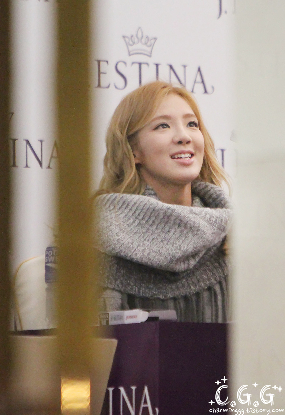 [CAPS]  2011.12.04 Hyoyeon en  "J.Estina Fansigning Event" Img_7550_filtered