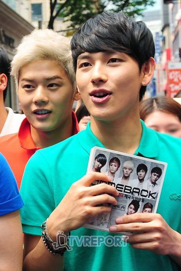 [EVENT] 120623 ZE:A Fighting project, Myeongdong Rix9b