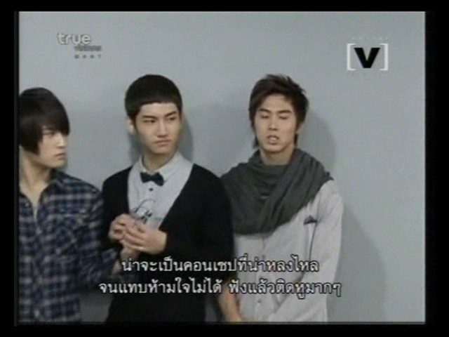 [CAPS]081110 Channel V Thailand Asian Hero - TVXQ! Special Scoop, พี่ใหญ่แกะมือน้องเล็ก > < :: จุงชิม ยุนแจ โซลเมท :: 20081110channelvthailandasianher16