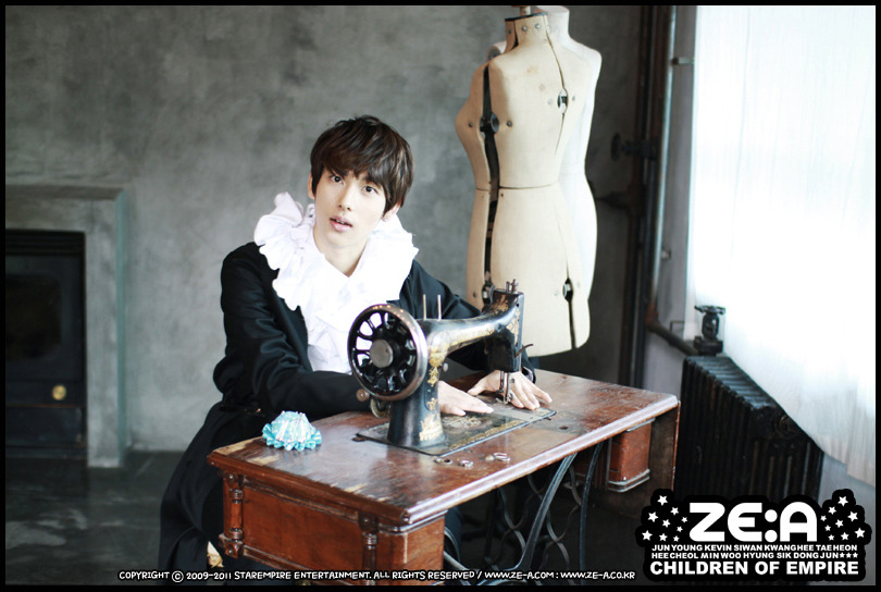 [OFFICIAL] ZE:A Lovability Album Histoy Book Julie_3