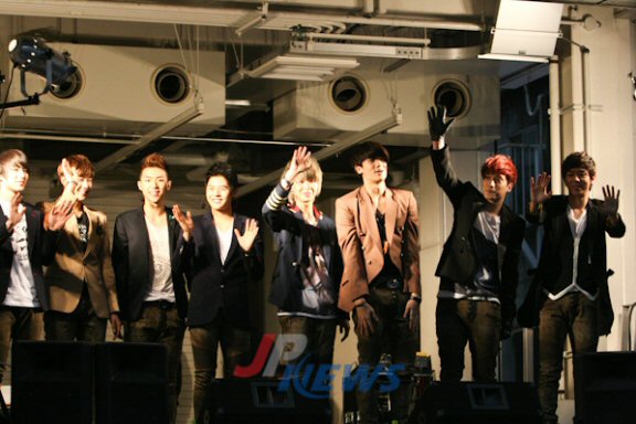  [OTHER] 120225 ZE:A @ Amerika Mura Mini Live Tumblr_m02cy91ni11qgigrl1