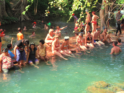 100413 - 15 : [Photo] On a trip at Karnchanaburi Img_7095