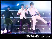 [OTHER] 121124 ZEA @ Vietnam - MOA in Vietnam 2012 - Performance 75261_3325022744081_1563754276_n