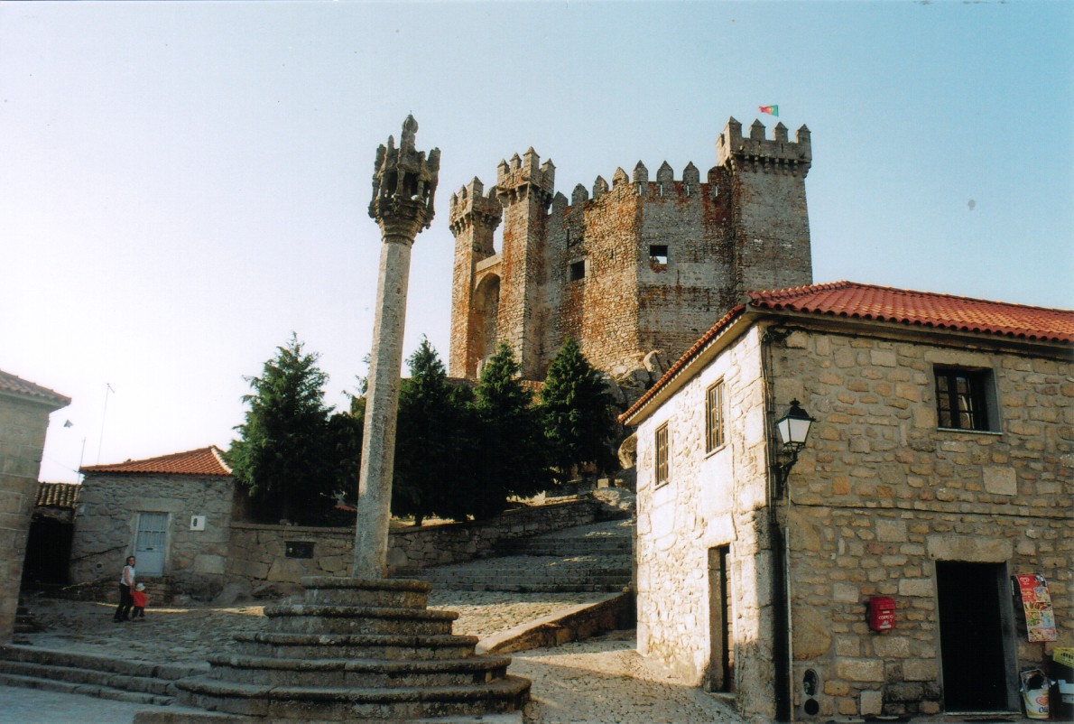 Castelos e Fortalezas de Portugal - Página 2 Castelo_de_Penedono