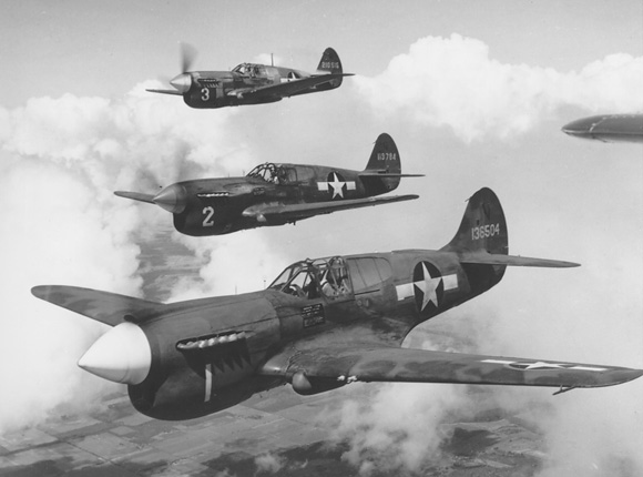 Los cazas más importantes de la II Guerra Mundial. Curtiss_P-40_Warhawk_USAF