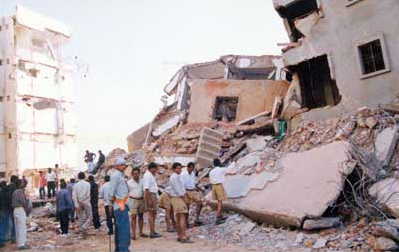 Kad se majka priroda "razbesni"! - Page 2 Gujarat_Earthquake_Relief_by_RSS_Volunteers