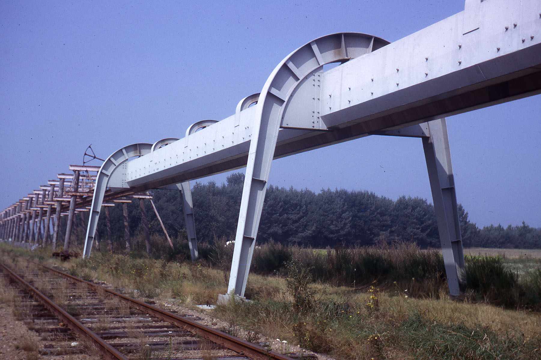 Les films de train JHM-1963_-_Voie_du_SAFEGE_exp%C3%A9rimental%2C_pr%C3%A8s_de_Gien