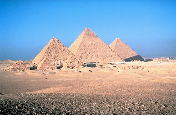 مضــــر وجادبية سياحتها Pyramids_of_Egypt1
