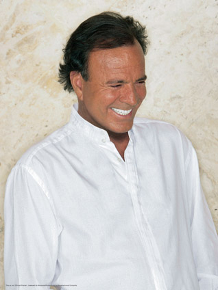 Felicidades a los dos!!!!! Julio_Iglesias08