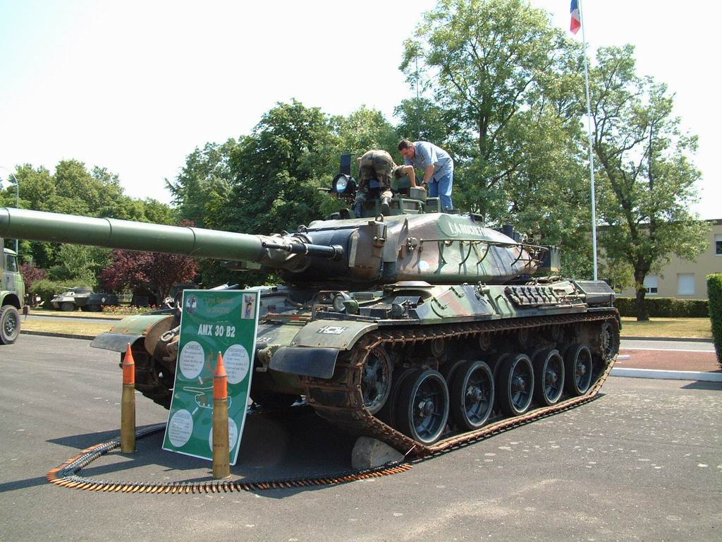 الدبابة الفرنسية AMX 30 Amx-30b2_armyrecognition_france_022