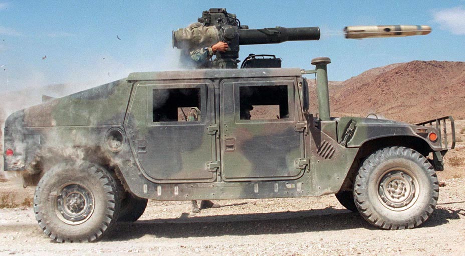 النسختين الأحدث من الصاروخ الأمريكي TOW 2B Hmmwv-036