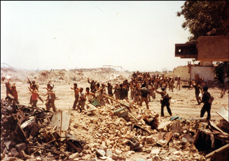 La Guerre IRAN-IRAK [1980-1988] Capture_in_Khorramshahr