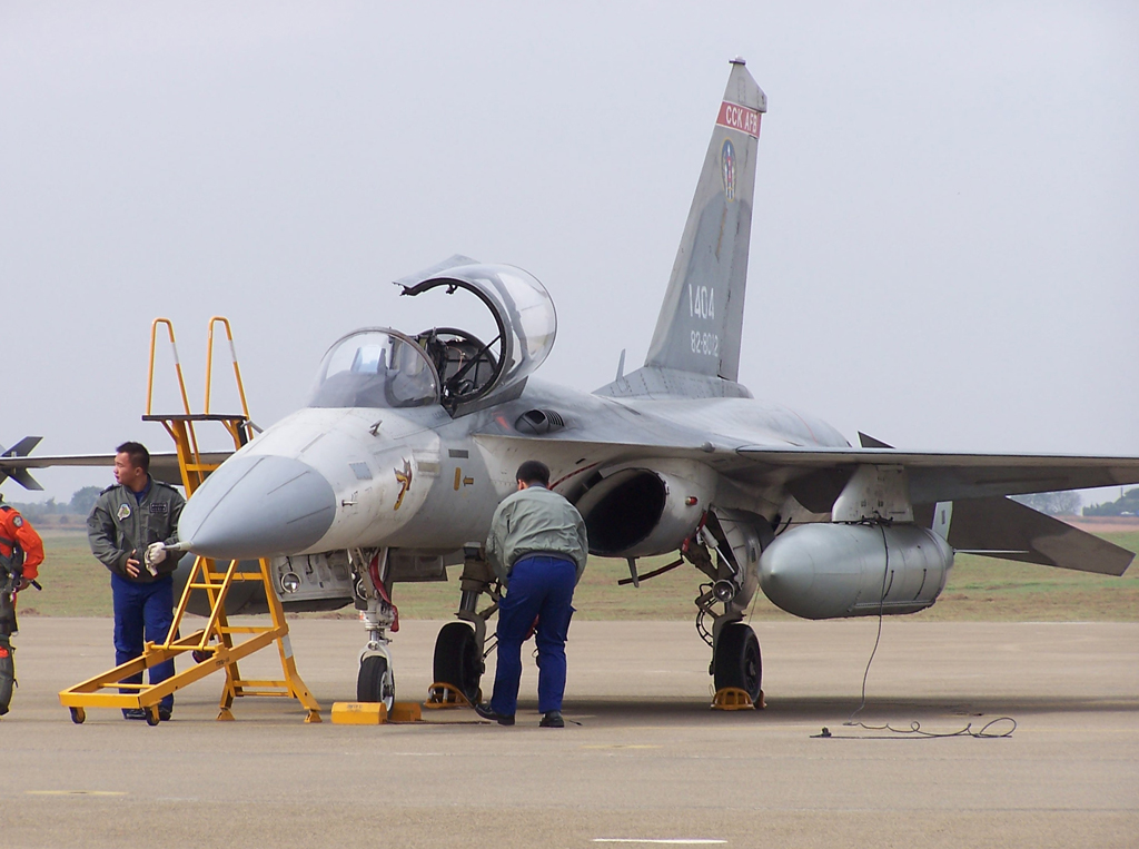 المقاتلة التايوانية "F-CK-1 Ching Kuo" IDF_Pre-production