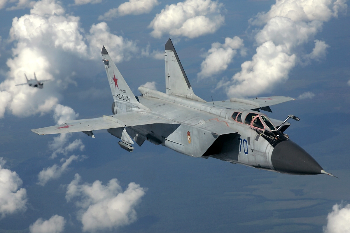 Topic Officiel - Page 2 Russian_Air_Force_MiG-31_inflight_Pichugin