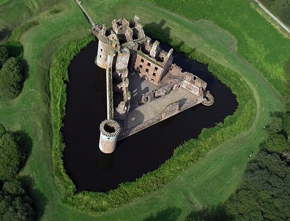 Walking between The Worlds - Bilocation - The Final Synthesis ... So, who was The eXchanger from The Original Project Avalon & Camelot ?  Susan Lynne Schwenger - curated lineages - Page 12 Caerlaverock_Castle_from_the_air