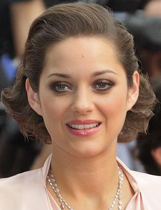 < Beautiful Actress |o > - Página 10 Marion_Cotillard_(July_2009)_1_cropped