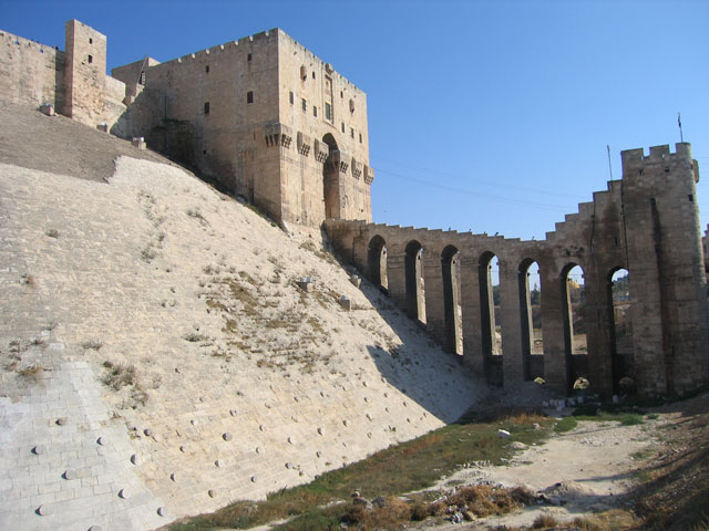 قلعة حلب السورية Aleppo_citadel001