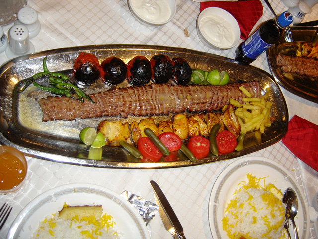 المطبخ الإيرانى Kababi_alborz2