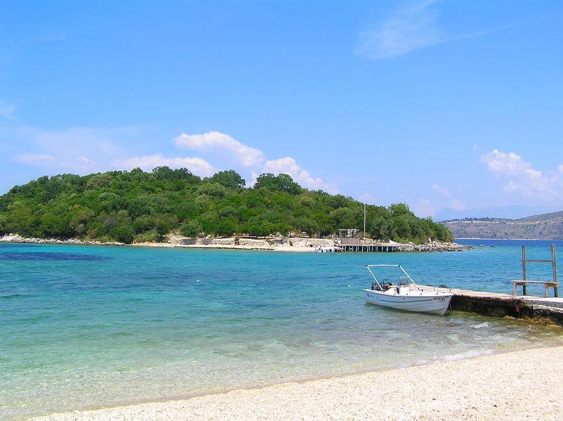 Ksamil, rruga pr n parajsn e Jonit dhe ferri   Ksamil_Beach