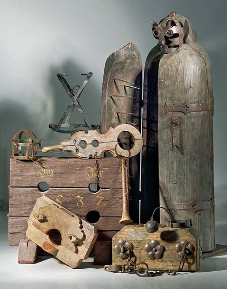 Bienvenue aux nouveaux admis 2008 - 2009 ! Diverse_torture_instruments