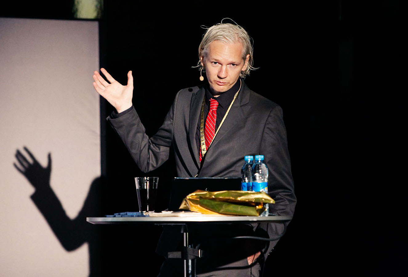 JULIAN ASSANGE - WikiLeaks 'editor-in-chief': from geek to freedom fighter! Julian_Assange_20091117_Copenhagen_2