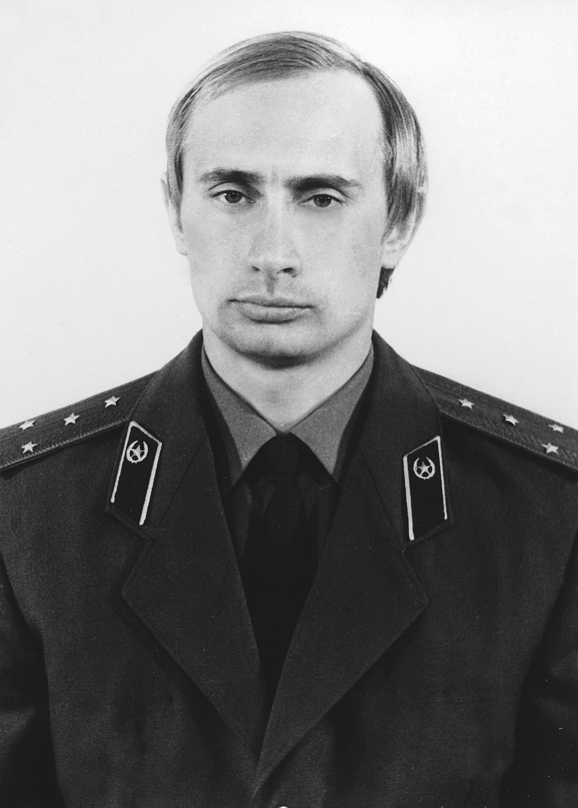 2014 - Una notizia che cambierà la storia del mondo. - Pagina 4 Vladimir_Putin_in_KGB_uniform