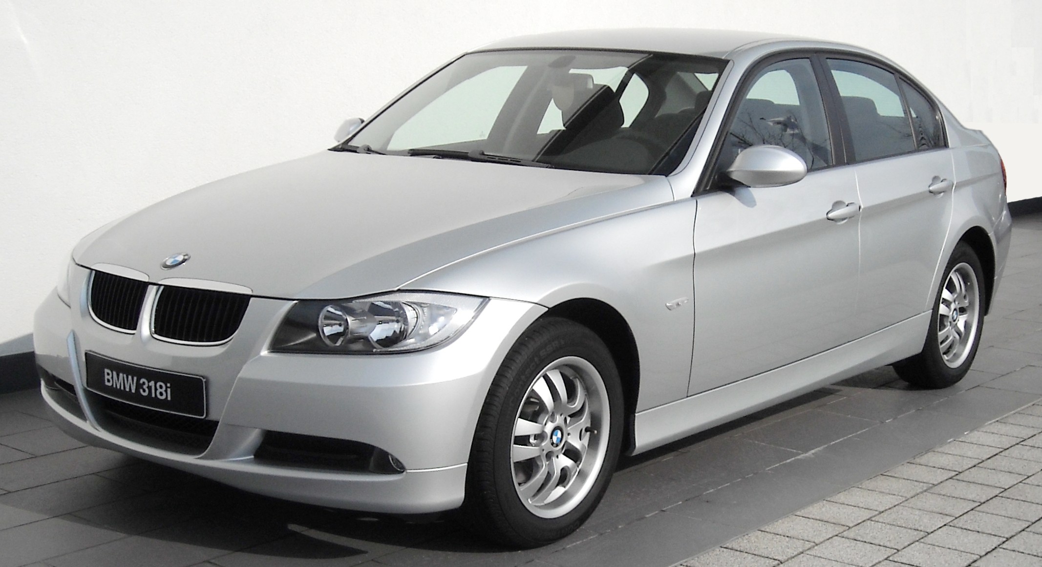 Reasonably-priced/ higher end European sedans/saloons BMW_E90_front_20090301